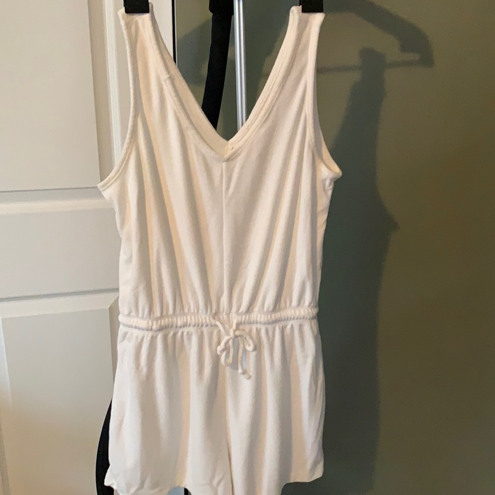 Old Navy romper, size medium worn once!